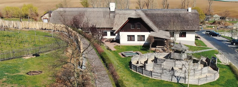 Skanzen-Modrá-nrb