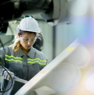 Professional,Engineering,,Worker,,Woman,Quality,Control,,Maintenance,,Check,In,Factory,